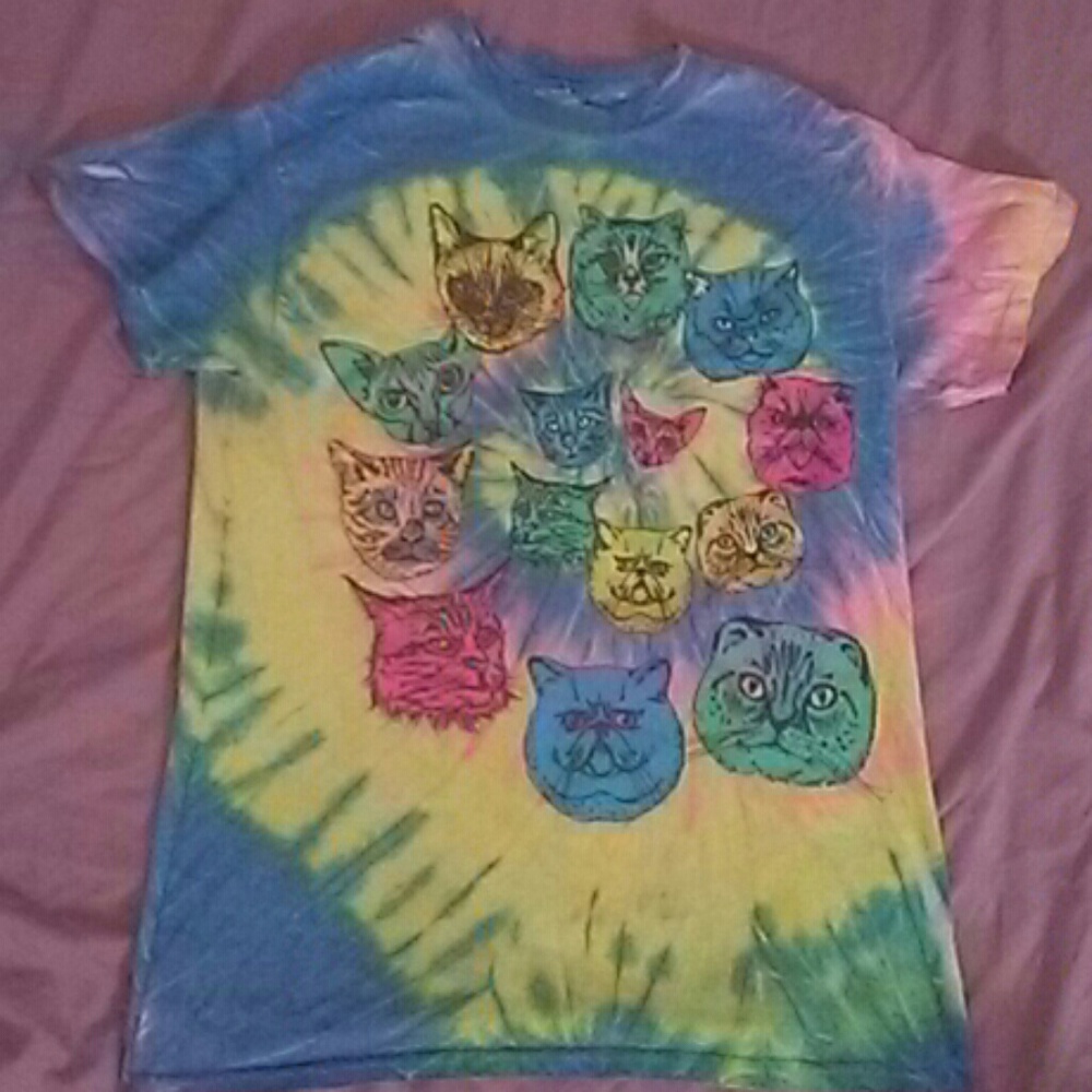 Tie-dye cat tee